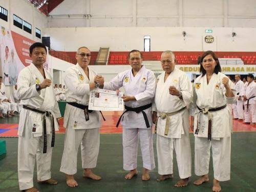 INKAI Sematkan Letjen TNI Nyoman Cantiasa DAN Kehormatan