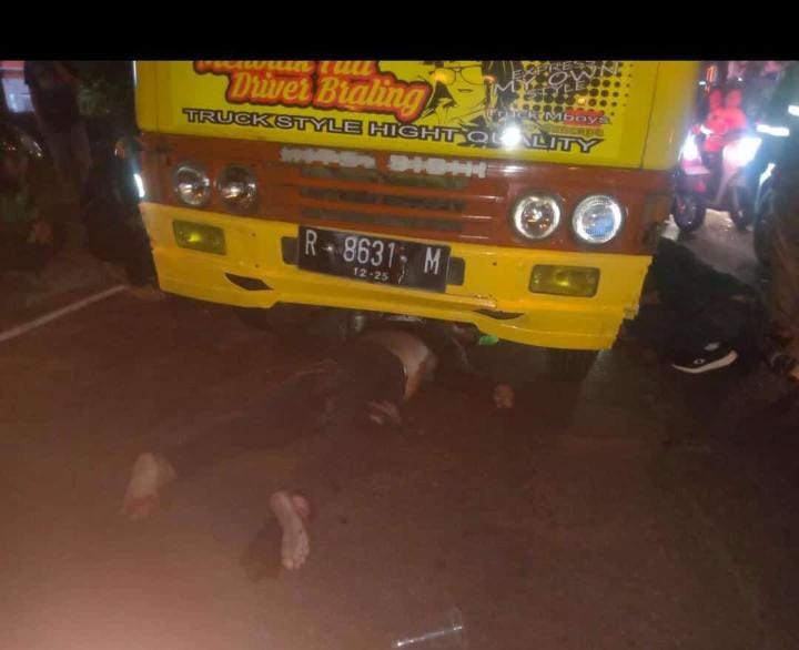 Pemotor Tewas Terlindas Truk di BSD Serpong
