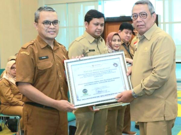 Keren ! DPMPTSP Kota Tangsel Masuk 6 OPD Berprestasi, Raih Penghargaan dari Ombudsman