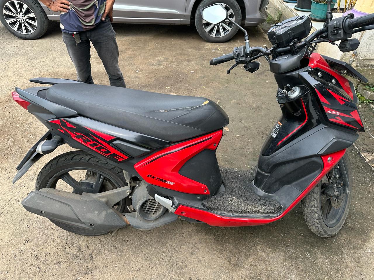 Diduga Gagal Menyalip, Pemotor Paruh Baya Tewas Terlindas Truk di Cisauk Tangerang