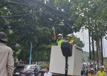 Momen Wawalkot Pilar Jatuh Terpeleset saat Putus Kabel Menjuntai di Tangsel