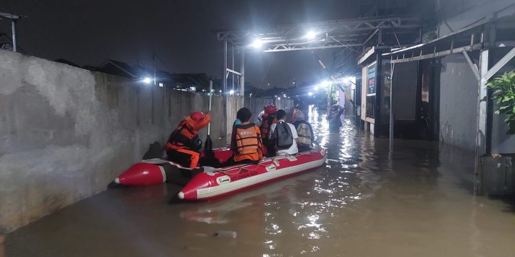 Banjir Rendam 8 Wilayah di Tangsel, Kondisi Terparah di PBI Jombang