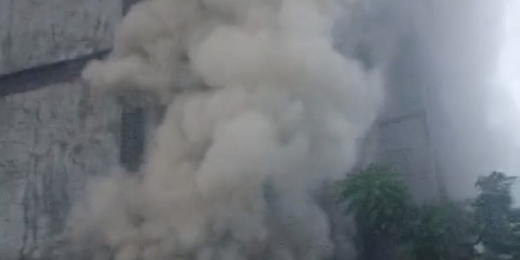 Ruko 3 Lantai di Ciputat Terbakar, 9 Mobil Damkar Dikerahkan