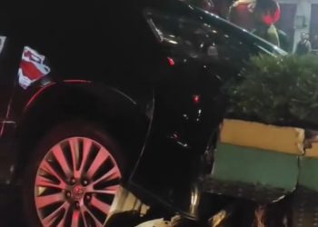 Minivan Tabrak Pot Barrier di Serpong, Pengemudi Tewas