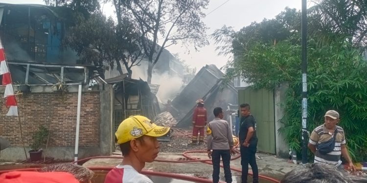 Kantor Percetakan di Tangsel Kebakaran, 4 Orang Terluka