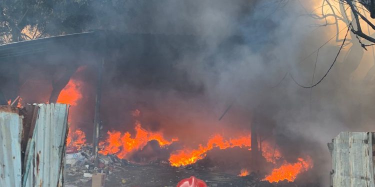 Gegara Korsleting Listrik, Lapak Barang Bekas Ludes Terbakar di Tangsel