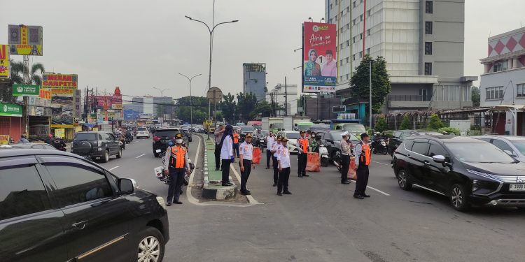 Penutupan U-Turn WTC Serpong, Pengendara Motor dan Mobil Protes Maki Petugas