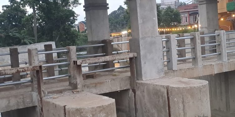 Proyek Turap Dinas SDA Tangsel Colong Listrik dari Gardu PLN, Polisi Selidiki !