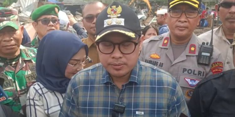 Berdiri di Lahan Pemerintah, Alat Berat Ratakan Lapak Karaoke dan Prostitusi Roxy Ciputat