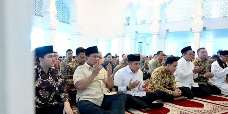 Presiden Prabowo-Gibran Sholat Idul Adha 1446 H di Masjid Istiqlal, Serahkan Sapi Limosin