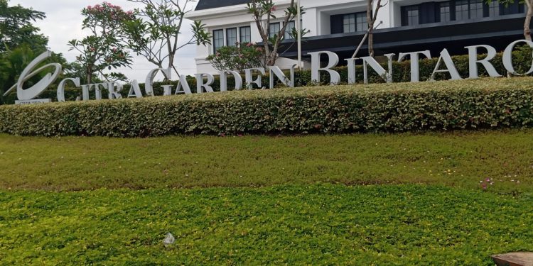 Truk Proyek Citra Garden Bintaro Beroperasi Lalu Lalang Tabrak Aturan, Pengendara Resah !