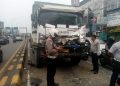 Truk Seruduk Bus di Ciputat, Sopir Luka Parah Terjepit