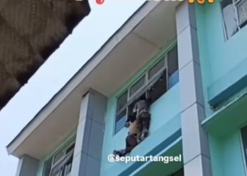 Kesal Gara-gara Tugas Sekolah, Murid SDN di Tangsel Nekat Bergelantung di Lantai 3
