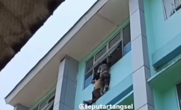 Kesal Gara-gara Tugas Sekolah, Murid SDN di Tangsel Nekat Bergelantung di Lantai 3