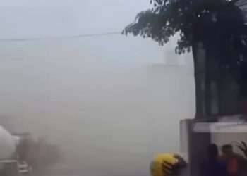 Langit Ciater Serpong Tertutup Debu Putih Imbas Kebocoran Pabrik Semen PT Adhimix