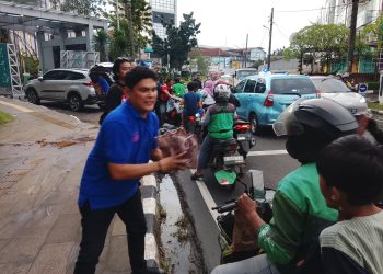 Minggu Ketiga Ramadan, SMSI Tangsel Bagikan 100 Takjil di Depan Balai Kota