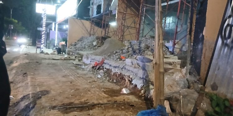 Torotoar Dirusak, Proyek Komersil di Rawa Mekar Jaya Serpong Rampas Hak Pengguna Jalan