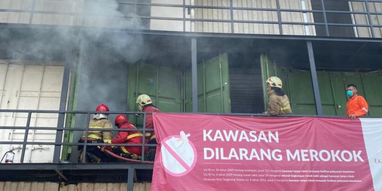 Gudang RS Eka Hospital Serpong Terbakar, Asap Putih Mengepul Tinggi