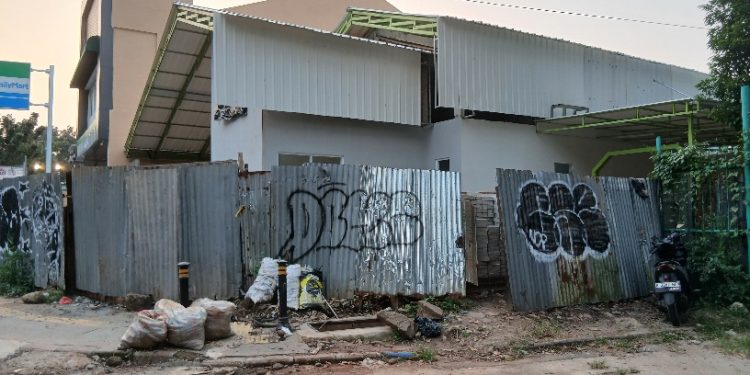 Proyek Carwash di Serpong Nekat Lanjut Meski Disegel, Sosok “Sengkuni” Oknum Pol PP Terungkap!
