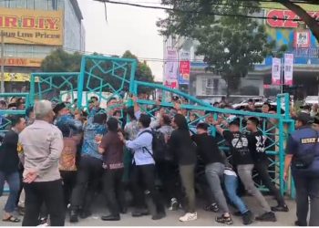 Kisruh soal Aset Memanas, Rektor UIN Pimpin Massa Geruduk Sekolah di Pamulang