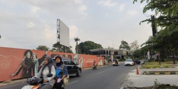 Pol PP Sikat Reklame Ilegal di Ciputat, dari Promo Bisnis Properti hingga Restoran