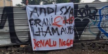 Spanduk Kecam Dugaan Penyalahgunaan Keuangan Yayasan Syarif Hidayatullah Bertebaran, 2 Mobil Mewah Pengurus Disorot