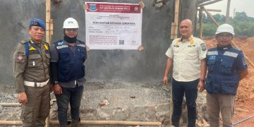 PBG Belum Terbit, Pol PP Segel Gardu Proyek Pool Taksi Listrik di Tangsel