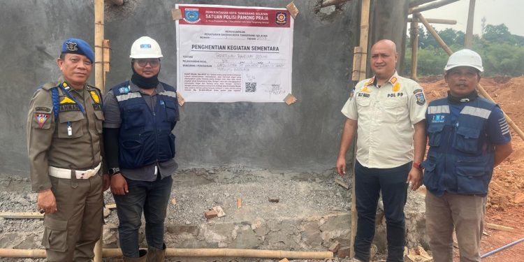 PBG Belum Terbit, Pol PP Segel Gardu Proyek Pool Taksi Listrik di Tangsel