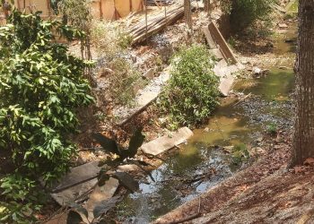 Ironi Pembangunan Turap Kali Ciater Tangsel, Puing Beton Dibuang ke Aliran Kali