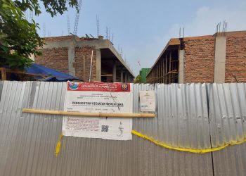 Cuekin Segel Pol PP, Begini Aktivitas Pekerja Proyek Kos-Kosan di Ciater Serpong
