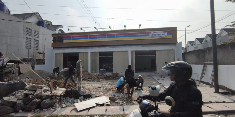 Menguak Proyek Indomaret di Kampung Rawa Pondok Aren, Berdiri Megah Tanpa PBG