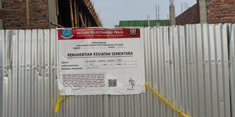 Stiker Segel Tak Hentikan Proyek Kos-Kosan di Ciater, Pekerja Kembali Beraktivitas